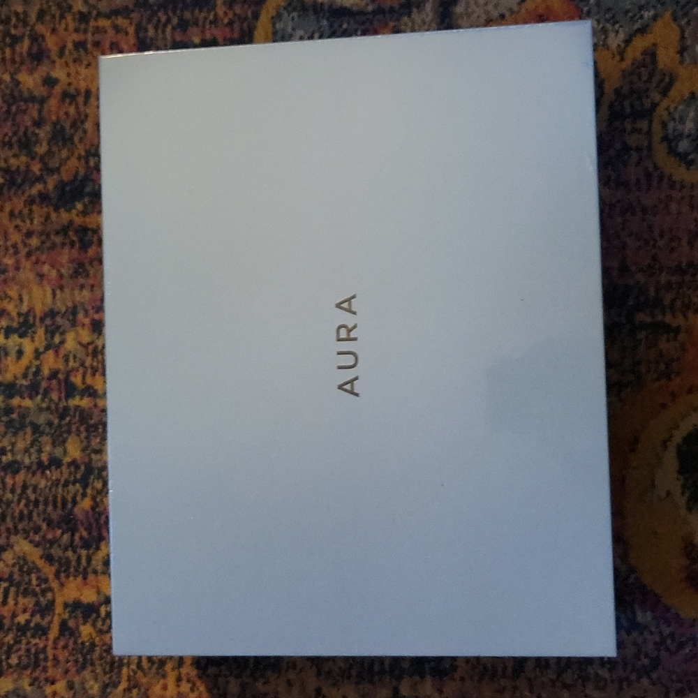 Aura digital picture frame